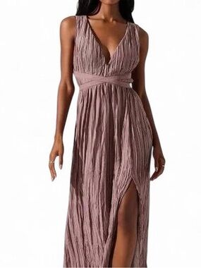 ASTR Mauve Crinkle V-Neck Backless Maxi Gown